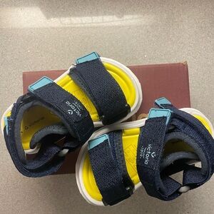 Victoria Toddler Sandals NIB
